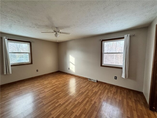 Building Photo - 496 Pebbleview Dr