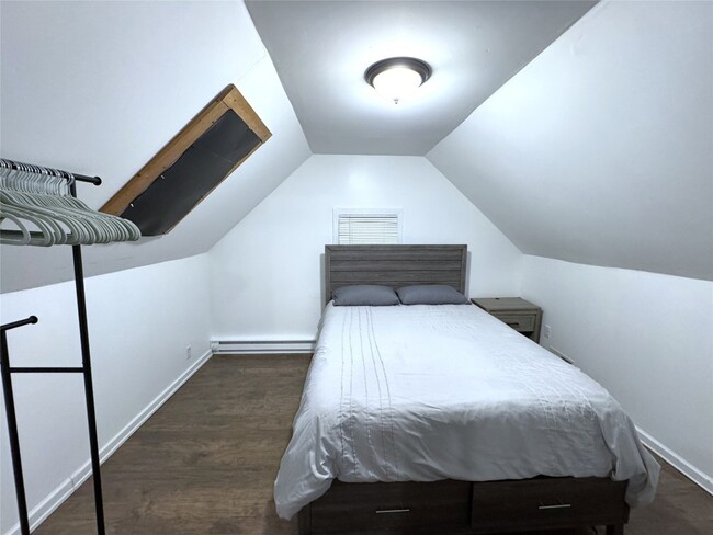 Building Photo - 112 Broad Ave