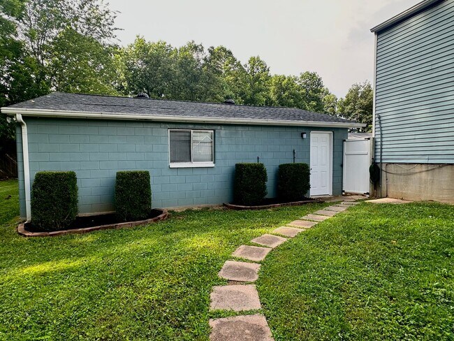 Building Photo - 1416 Hagen Rd