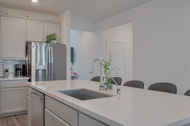 Building Photo - 21611 Shadowbrook Birch Dr