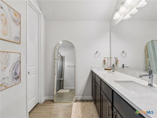 Building Photo - 890 Casetta Trl