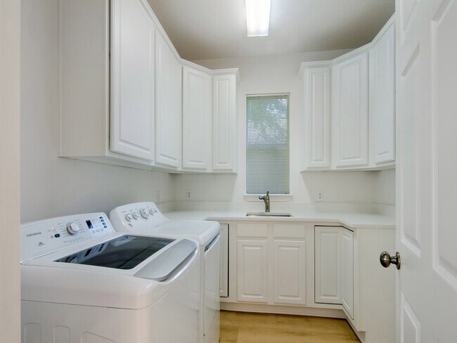 Building Photo - 74 S Scribewood Cir