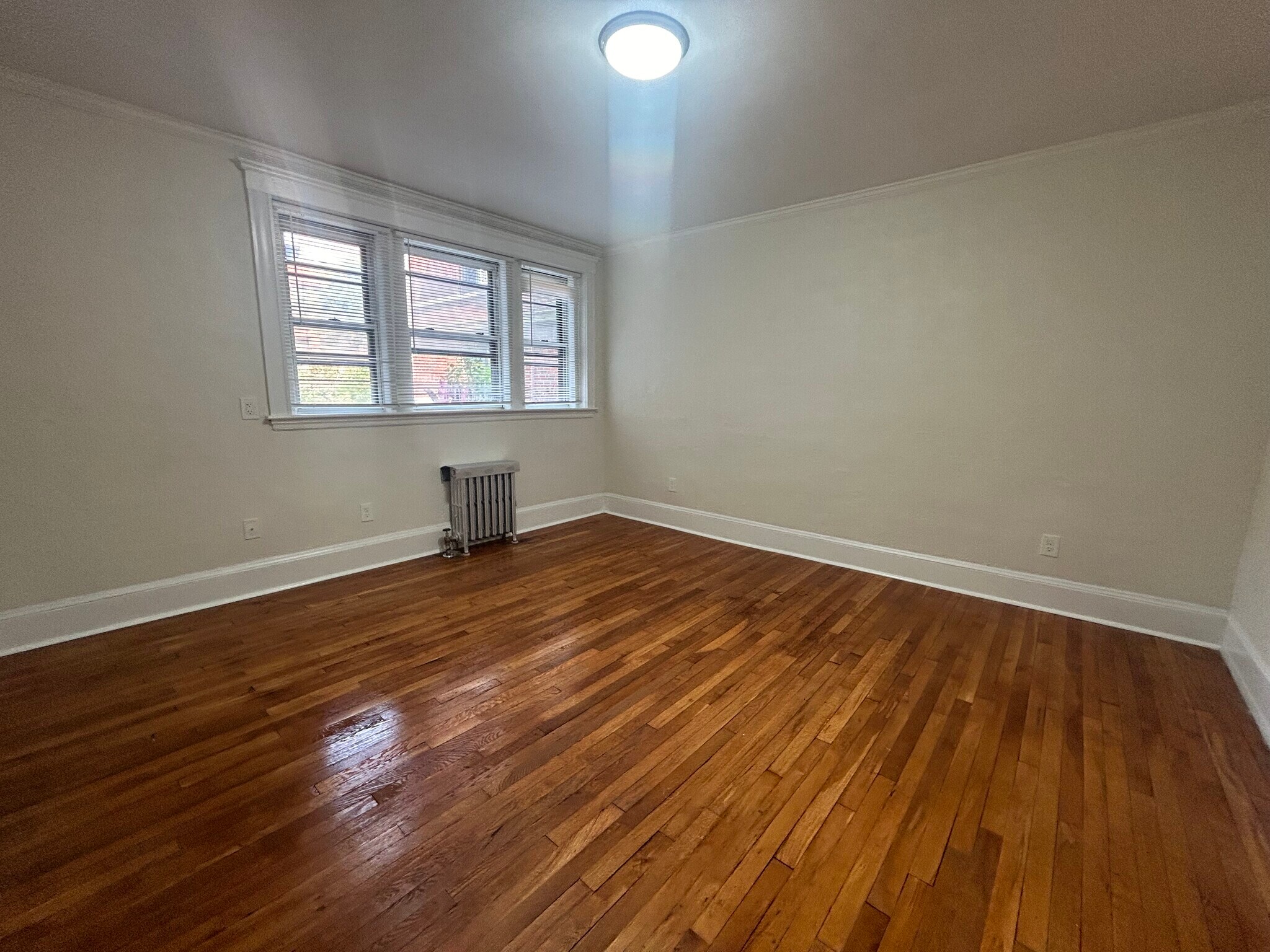 Building Photo - 8 Lakeville Rd