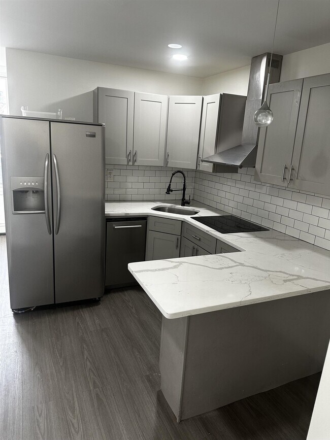 Building Photo - 609 New York Ave