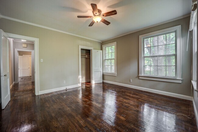 Building Photo - Freshly Updated 3 Bedroom Home