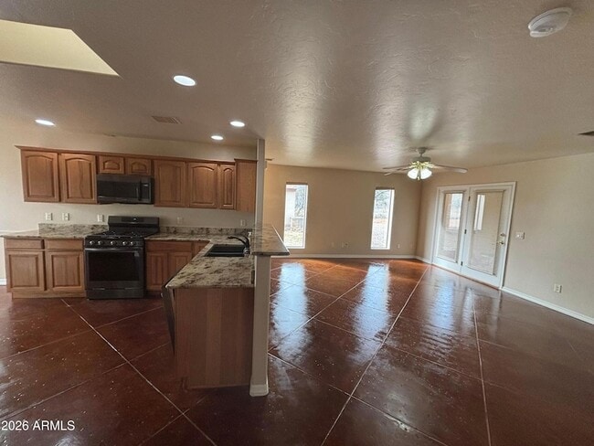 Building Photo - 5342 S San Pedro Ave