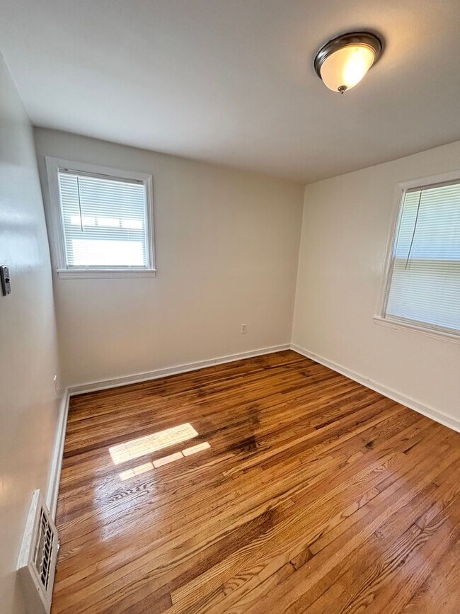 Building Photo - For Rent! 3 Bedroom 1 Bath House