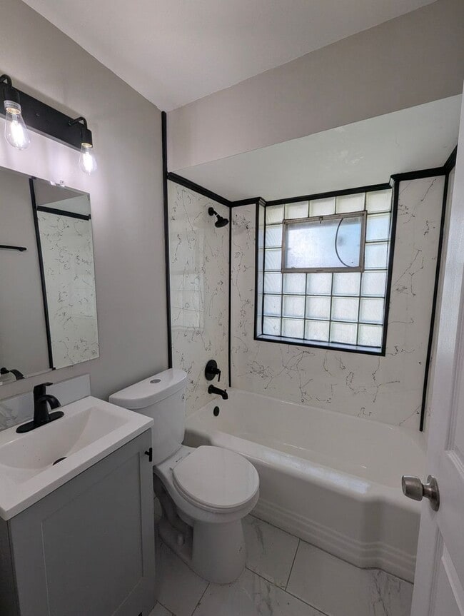 Building Photo - Updated Open-Concept with Sunroom & Finished Basement Space