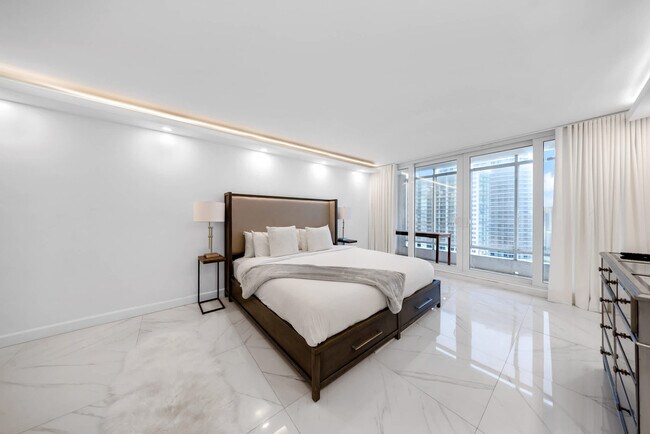 Building Photo - 1717 N Bayshore Dr