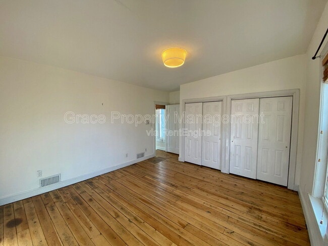 Building Photo - 819 E 25th Ave