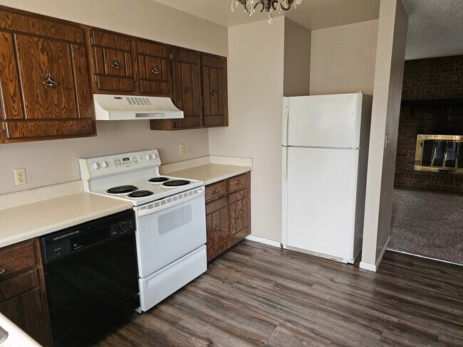 Building Photo - 6475 Yvonne Way
