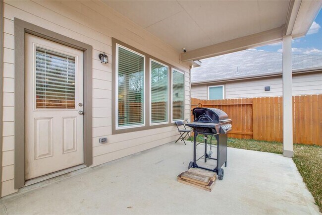 Building Photo - Looking for your first home or your forever home, the open floor plan on this beautiful home in t...