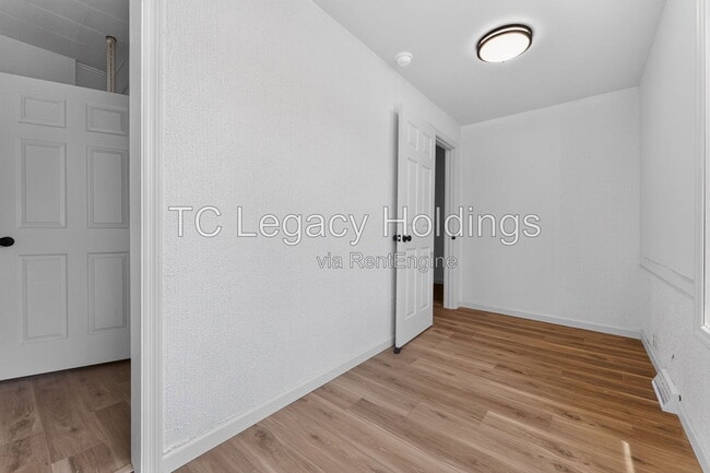 Building Photo - 87 Crisfield St
