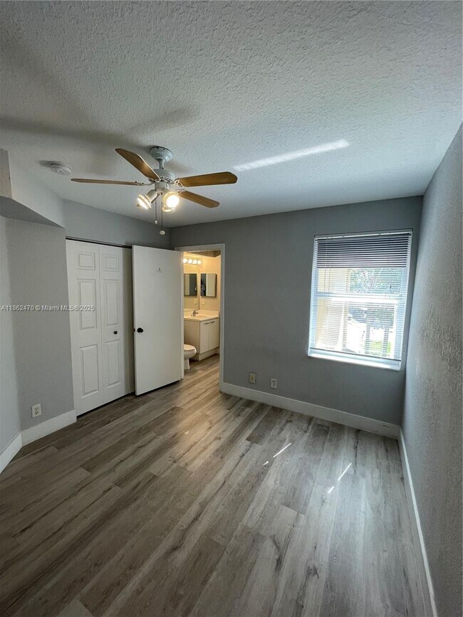 Building Photo - 2469 Cordoba Bend