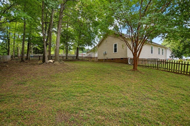 Building Photo - 2-Bedroom, 1-Bath Home in Fort Mill | $1,995 per Month