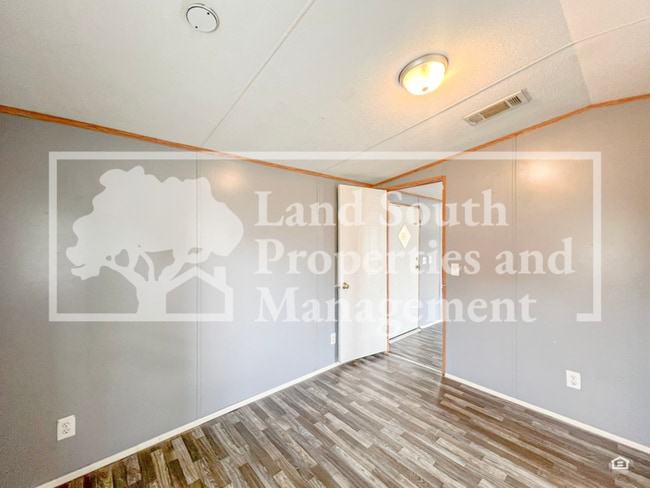 Building Photo - 425 Longfellow Blvd