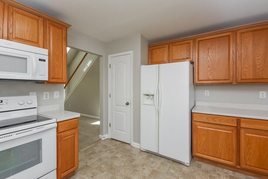 Building Photo - 6492 Grand Hickory Dr