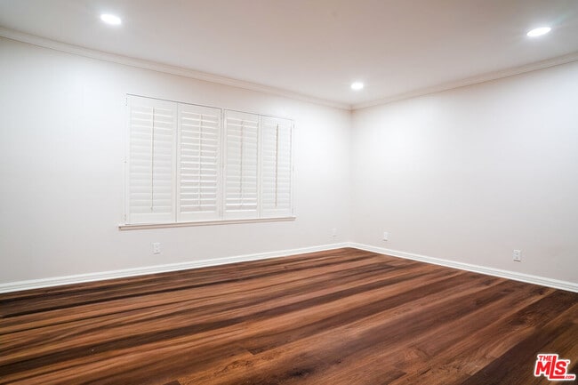 Building Photo - 233 Longfellow St