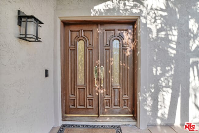 Building Photo - 10945 Cozycroft Ave