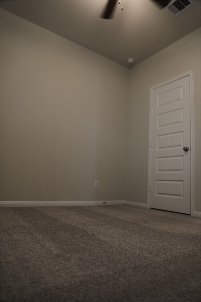 Building Photo - 523 Ellwood Terrace Ln