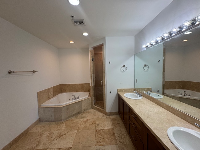 Building Photo - 2515 NE 18th St