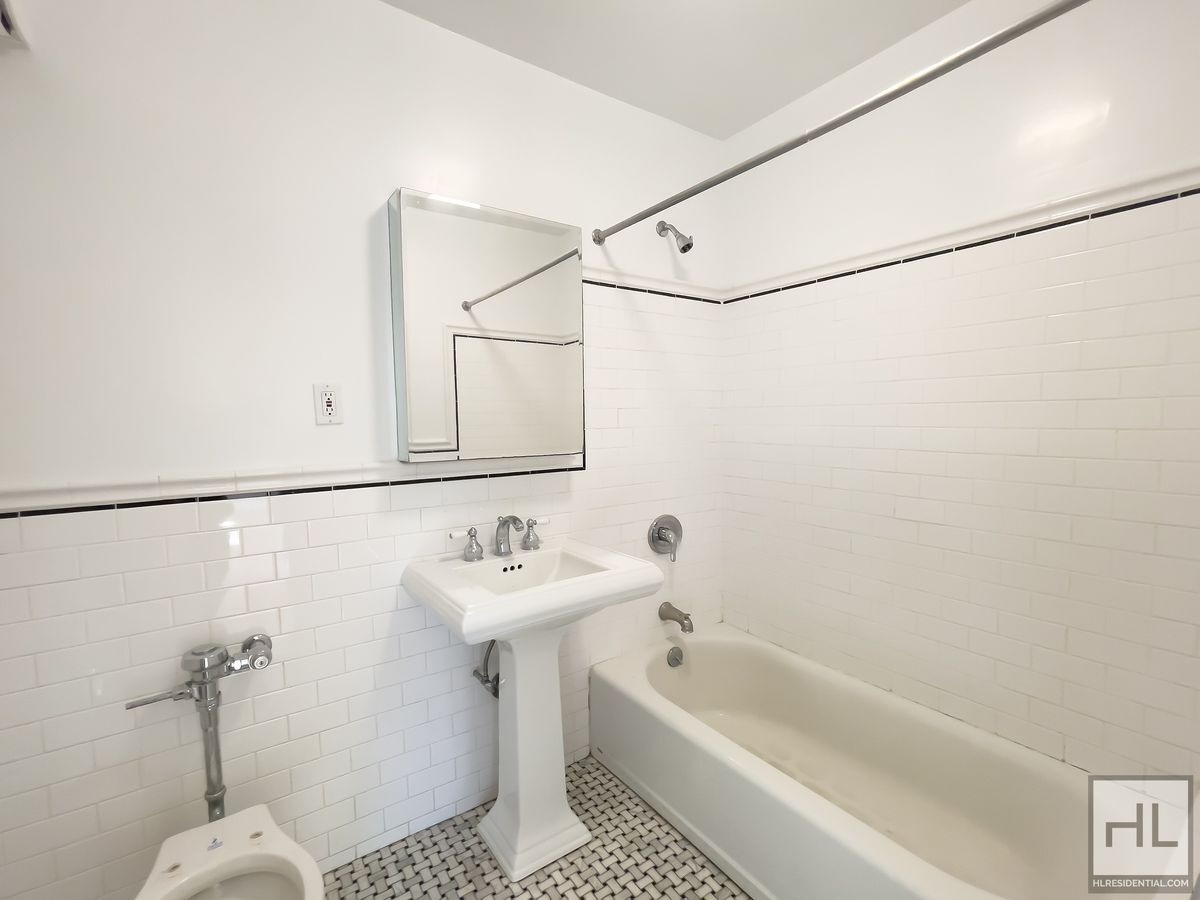 Building Photo - Christopher Street