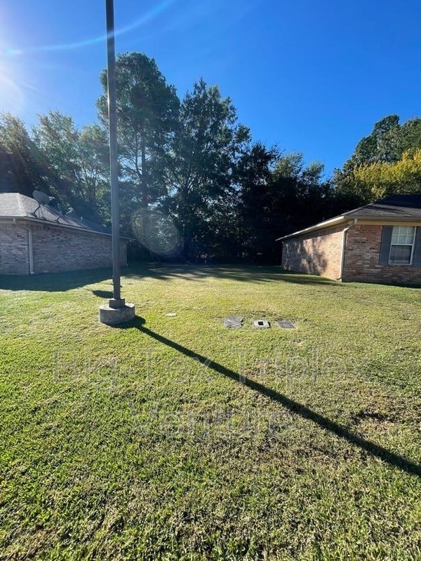 Building Photo - 282 N Pecan St