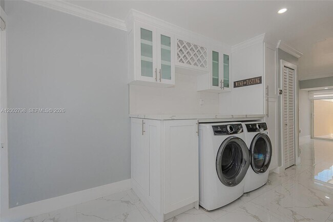 Building Photo - 6325 SW 138th Ct