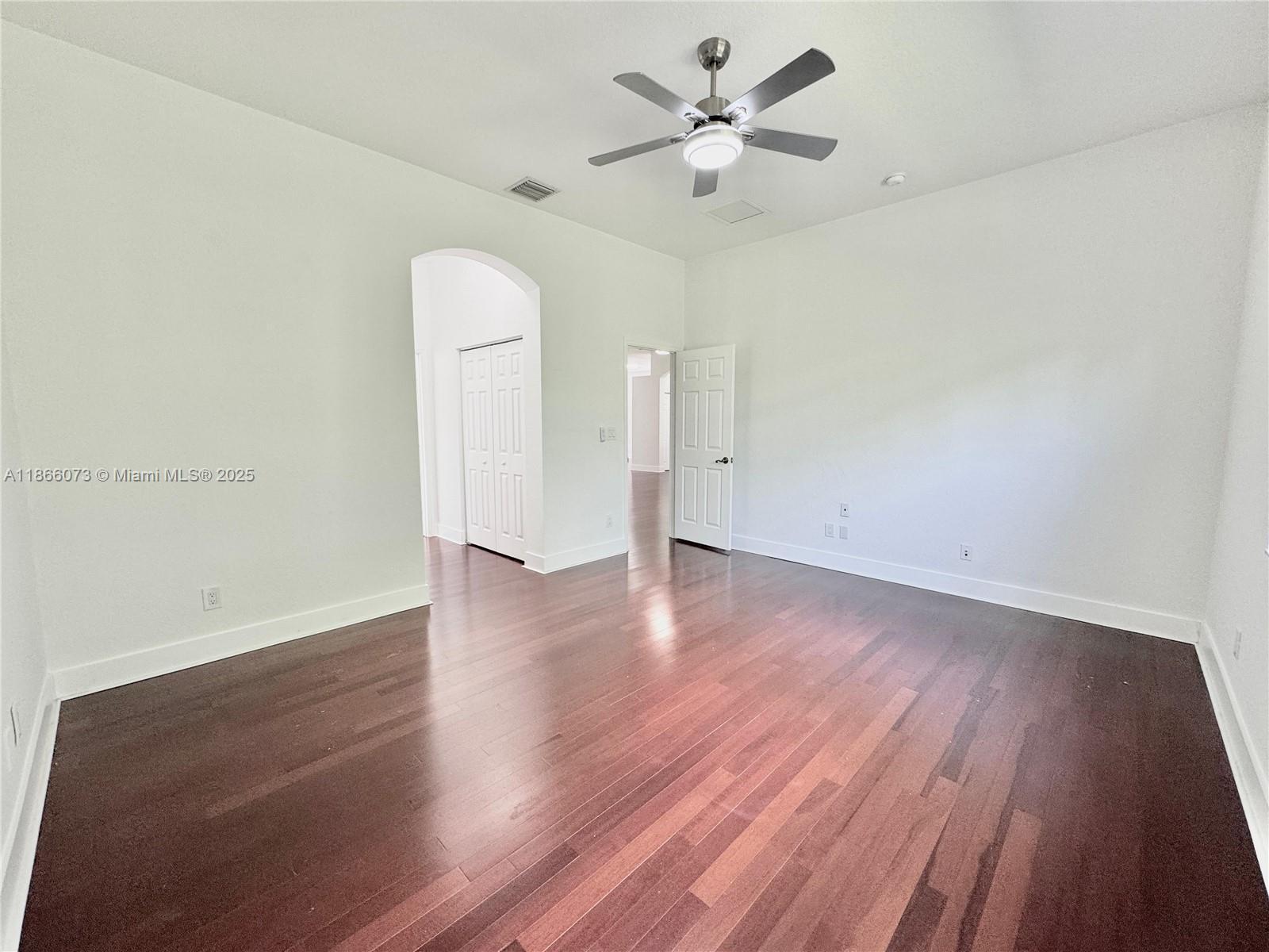 Building Photo - 4451 Laurel Pl