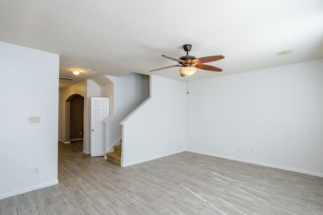 Building Photo - 2111 Castle Gardens Ln