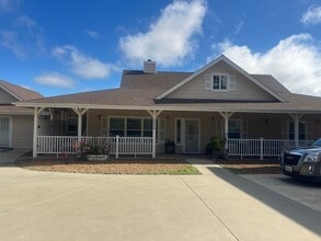 Building Photo - Beautiful Templeton Home on Large Lot