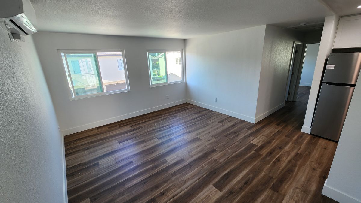 Building Photo - 988 El Camino Dr