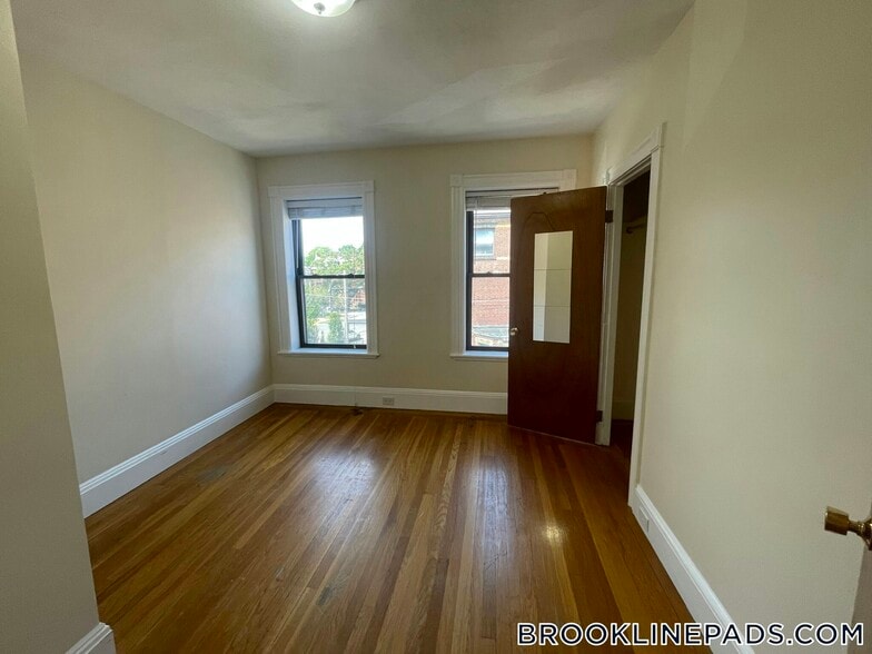 Building Photo - 12 Dean Rd