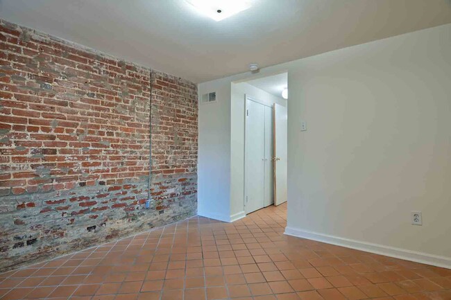 Building Photo - 924 North Carolina Ave SE