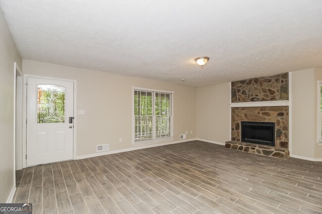 Building Photo - 345 Justin Dr