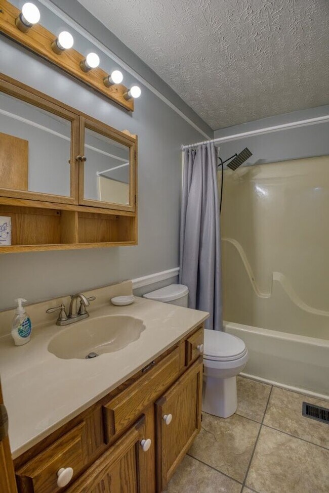 Building Photo - Monthly Waterfront Cabin with Slip