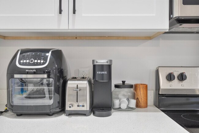 Building Photo - 3806 E Polk St