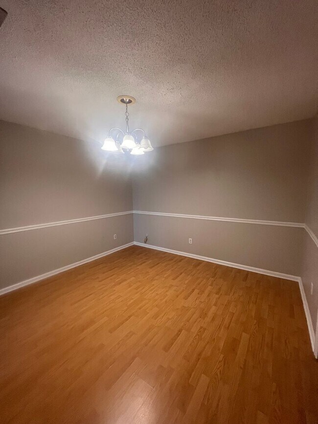 Building Photo - 5351 Golf Dr