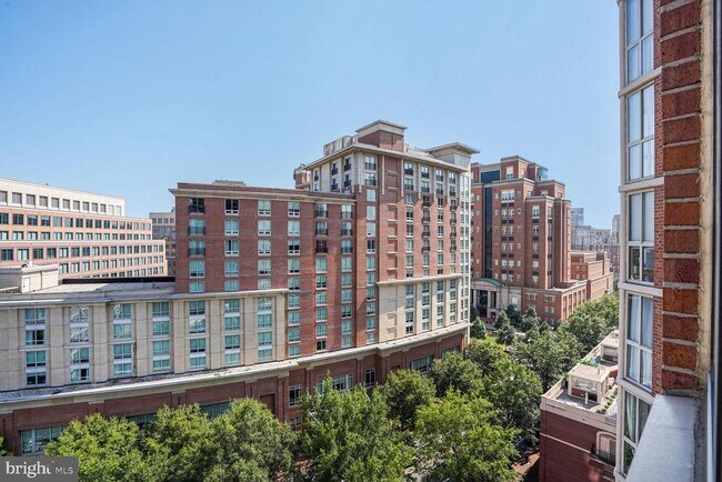 Building Photo - 2121 Jamieson Ave
