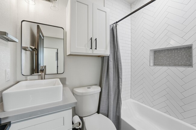 Building Photo - 7908 Brandon St