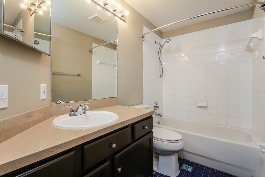 Building Photo - 12515 Midpointe Dr
