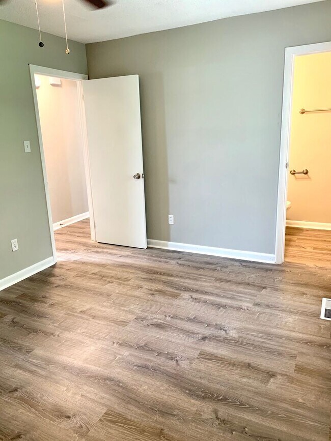 Building Photo - 208 State Line Rd