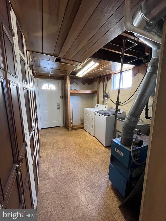 Building Photo - 1331 E Longview Dr