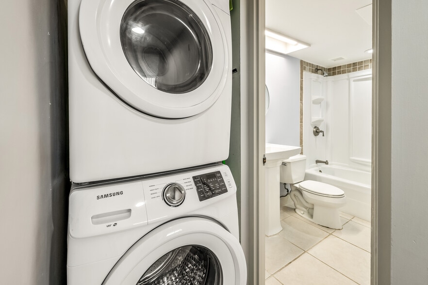 Building Photo - 1860 Ala Moana Blvd