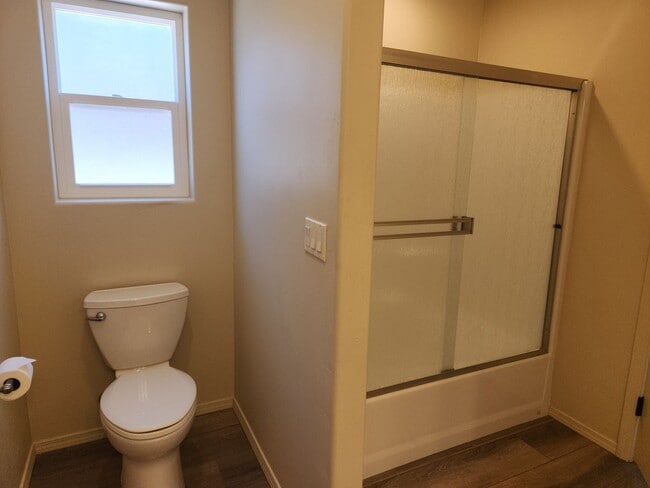 Building Photo - Newer 2 bed / 2 Bath Site Built Home