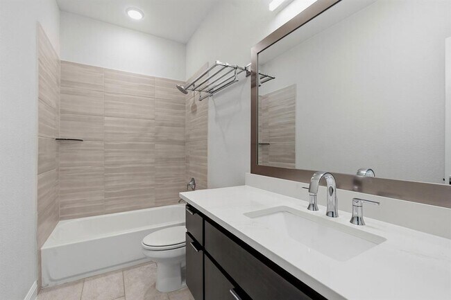 Building Photo - 2414 Sunset Vista Cir
