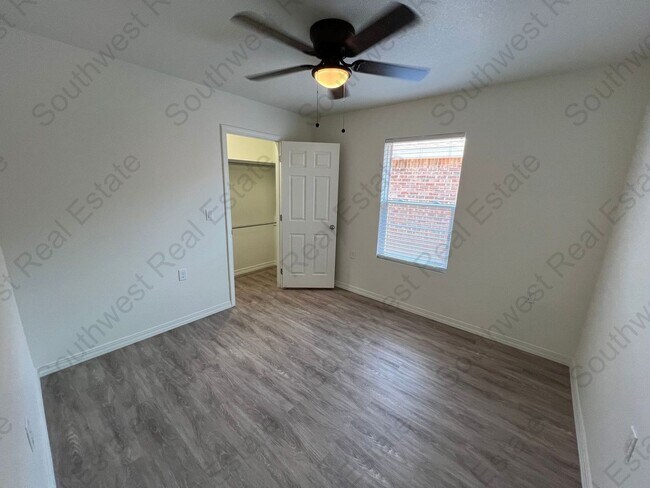 Building Photo - 2121 Bobwhite Ct