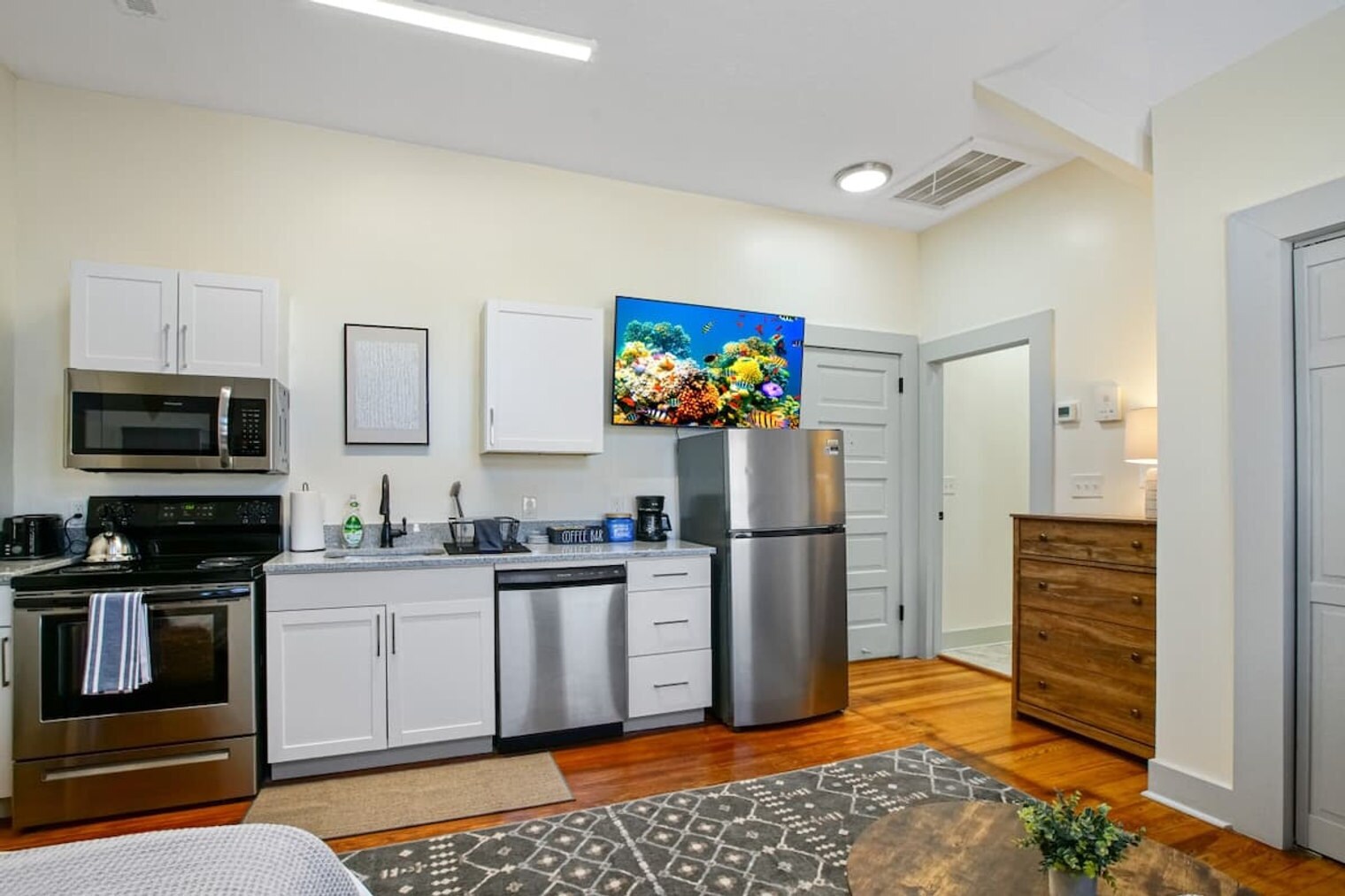 Building Photo - 1848 E 89th St