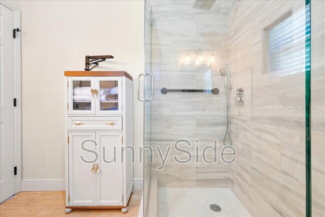 Building Photo - 42 Nottingham Way