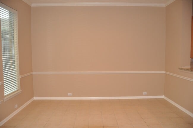 Building Photo - 3305 Knollcrest Ln